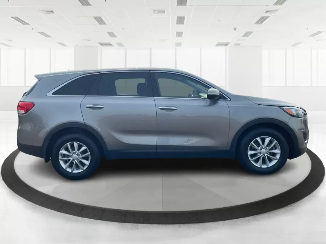 2017 Kia Sorento 2.4L L (5XYPG4A3XHG) with an 2.4L I-4 gasoline direct injection engine, located at 1099 N County Rd 25A , Troy, OH, 45373, (937) 908-9800, 40.057079, -84.212883 - 2017 Kia Sorento 2.4L L - Photo#1