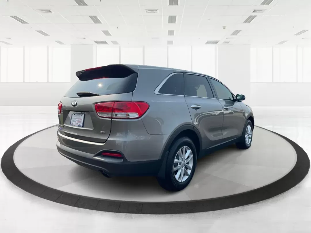 2017 Kia Sorento 2.4L L (5XYPG4A3XHG) with an 2.4L I-4 gasoline direct injection engine, located at 1099 N County Rd 25A , Troy, OH, 45373, (937) 908-9800, 40.057079, -84.212883 - 2017 Kia Sorento 2.4L L - Photo#2