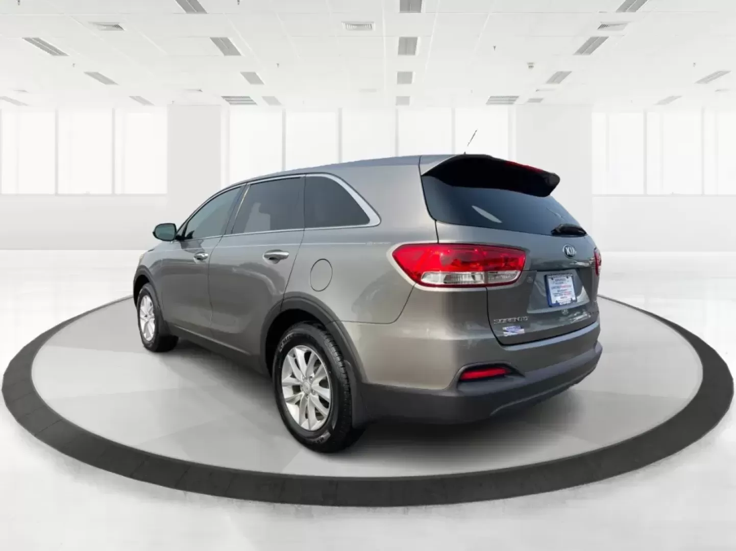 2017 Kia Sorento 2.4L L (5XYPG4A3XHG) with an 2.4L I-4 gasoline direct injection engine, located at 1099 N County Rd 25A, Troy, OH, 45373, (937) 908-9800, 40.057079, -84.212883 - 2017 Kia Sorento 2.4L L - Photo#4