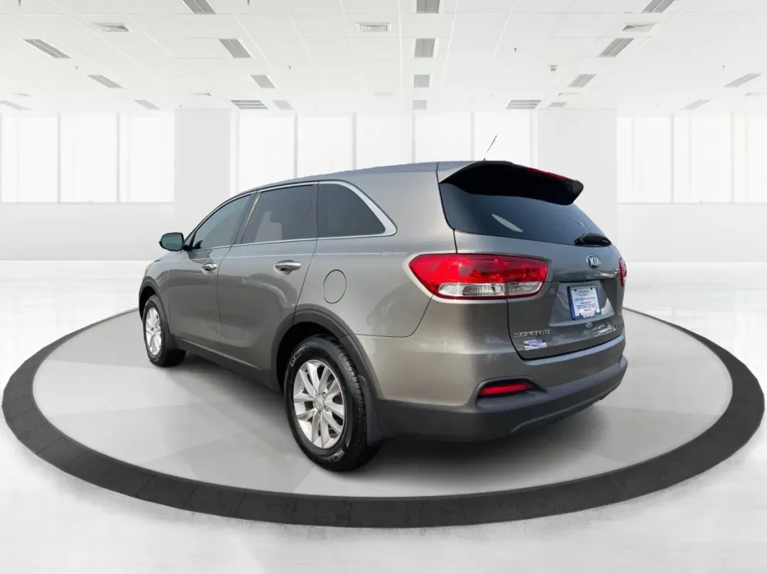 2017 Kia Sorento 2.4L L (5XYPG4A3XHG) with an 2.4L I-4 gasoline direct injection engine, located at 1099 N County Rd 25A , Troy, OH, 45373, (937) 908-9800, 40.057079, -84.212883 - 2017 Kia Sorento 2.4L L - Photo#4