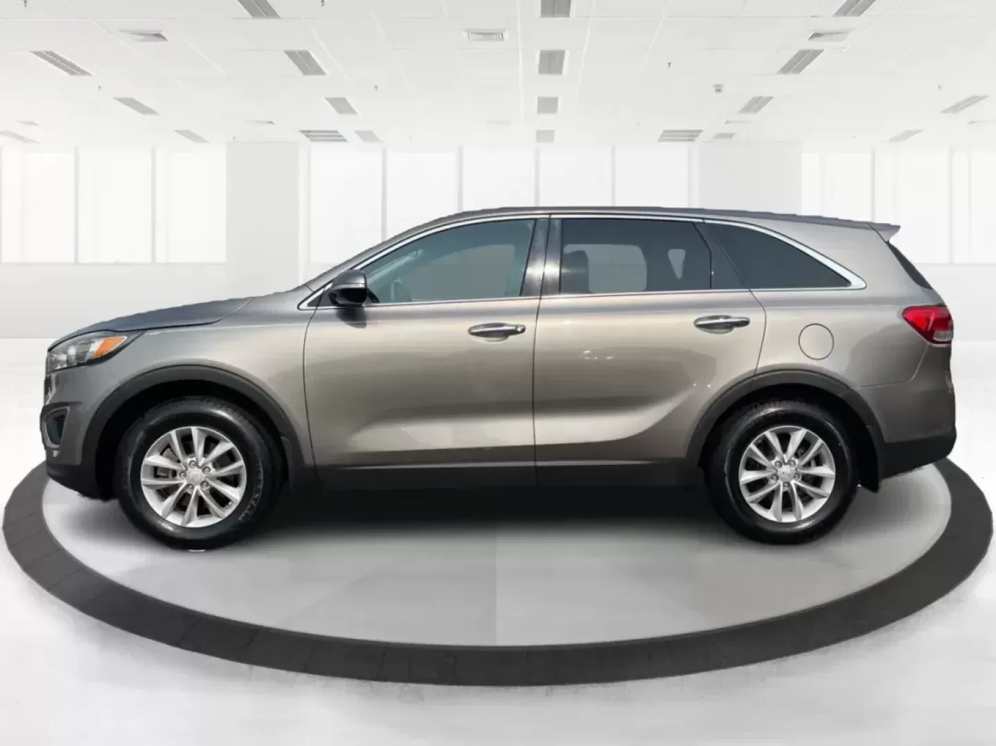 2017 Kia Sorento 2.4L L (5XYPG4A3XHG) with an 2.4L I-4 gasoline direct injection engine, located at 1099 N County Rd 25A, Troy, OH, 45373, (937) 908-9800, 40.057079, -84.212883 - 2017 Kia Sorento 2.4L L - Photo#5