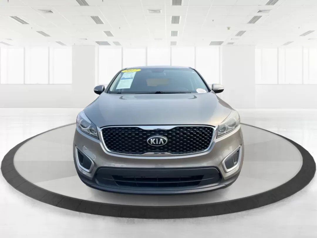 2017 Kia Sorento 2.4L L (5XYPG4A3XHG) with an 2.4L I-4 gasoline direct injection engine, located at 1099 N County Rd 25A , Troy, OH, 45373, (937) 908-9800, 40.057079, -84.212883 - 2017 Kia Sorento 2.4L L - Photo#6