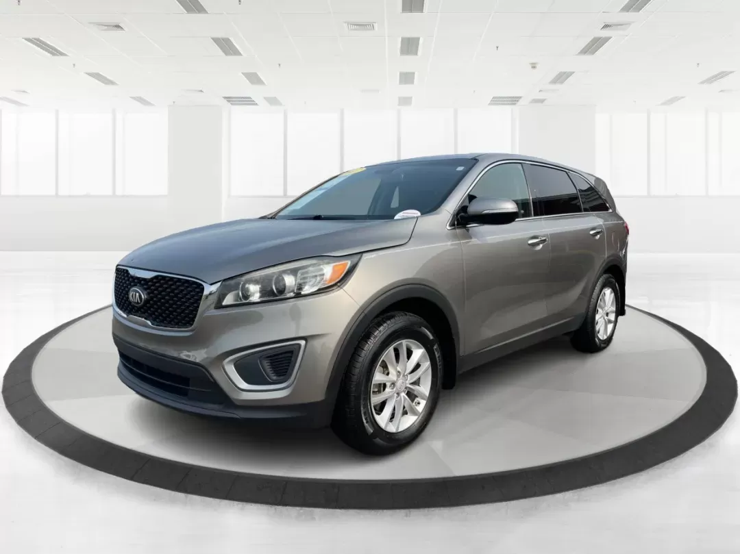 2017 Kia Sorento 2.4L L (5XYPG4A3XHG) with an 2.4L I-4 gasoline direct injection engine, located at 1099 N County Rd 25A , Troy, OH, 45373, (937) 908-9800, 40.057079, -84.212883 - 2017 Kia Sorento 2.4L L - Photo#7
