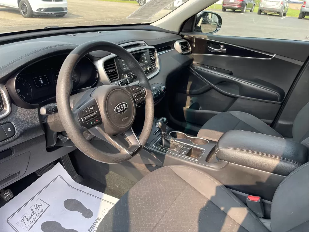 2017 Kia Sorento 2.4L L (5XYPG4A3XHG) with an 2.4L I-4 gasoline direct injection engine, located at 1099 N County Rd 25A , Troy, OH, 45373, (937) 908-9800, 40.057079, -84.212883 - 2017 Kia Sorento 2.4L L - Photo#8