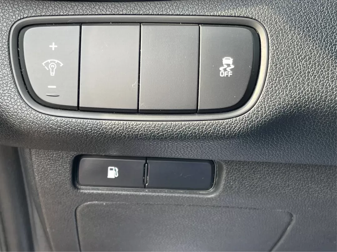 2017 Kia Sorento 2.4L L (5XYPG4A3XHG) with an 2.4L I-4 gasoline direct injection engine, located at 1099 N County Rd 25A , Troy, OH, 45373, (937) 908-9800, 40.057079, -84.212883 - 2017 Kia Sorento 2.4L L - Photo#16