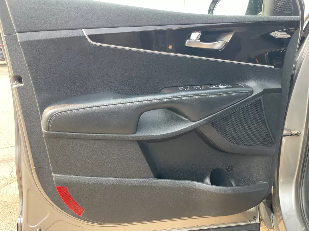 2017 Kia Sorento 2.4L L (5XYPG4A3XHG) with an 2.4L I-4 gasoline direct injection engine, located at 1099 N County Rd 25A , Troy, OH, 45373, (937) 908-9800, 40.057079, -84.212883 - 2017 Kia Sorento 2.4L L - Photo#18