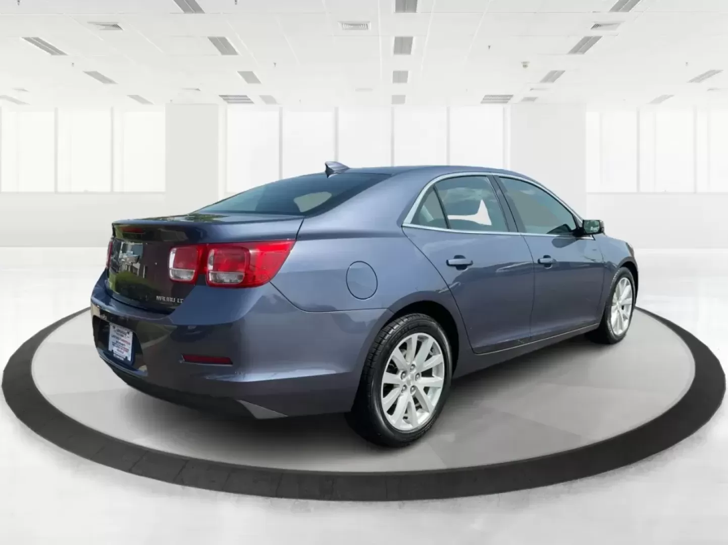 2015 Chevrolet Malibu 2LT (1G11D5SL8FF) with an ECOTEC 2.5L I-4 gasoline direct injection engine, located at 1230 East Main St, Xenia, OH, 45385, (937) 908-9800, 39.688026, -83.910172 - Photo#2