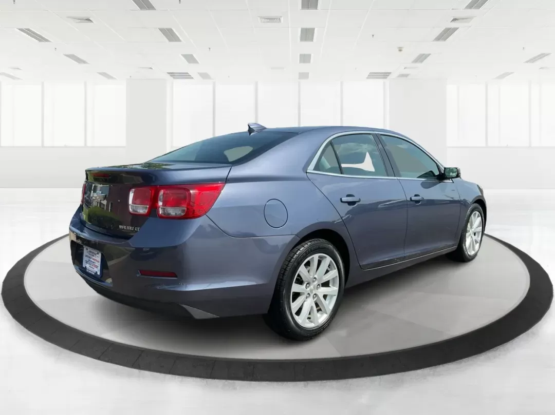 2015 Chevrolet Malibu 2LT (1G11D5SL8FF) with an ECOTEC 2.5L I-4 gasoline direct injection engine, located at 1230 East Main St, Xenia, OH, 45385, (937) 908-9800, 39.688026, -83.910172 - Photo#2