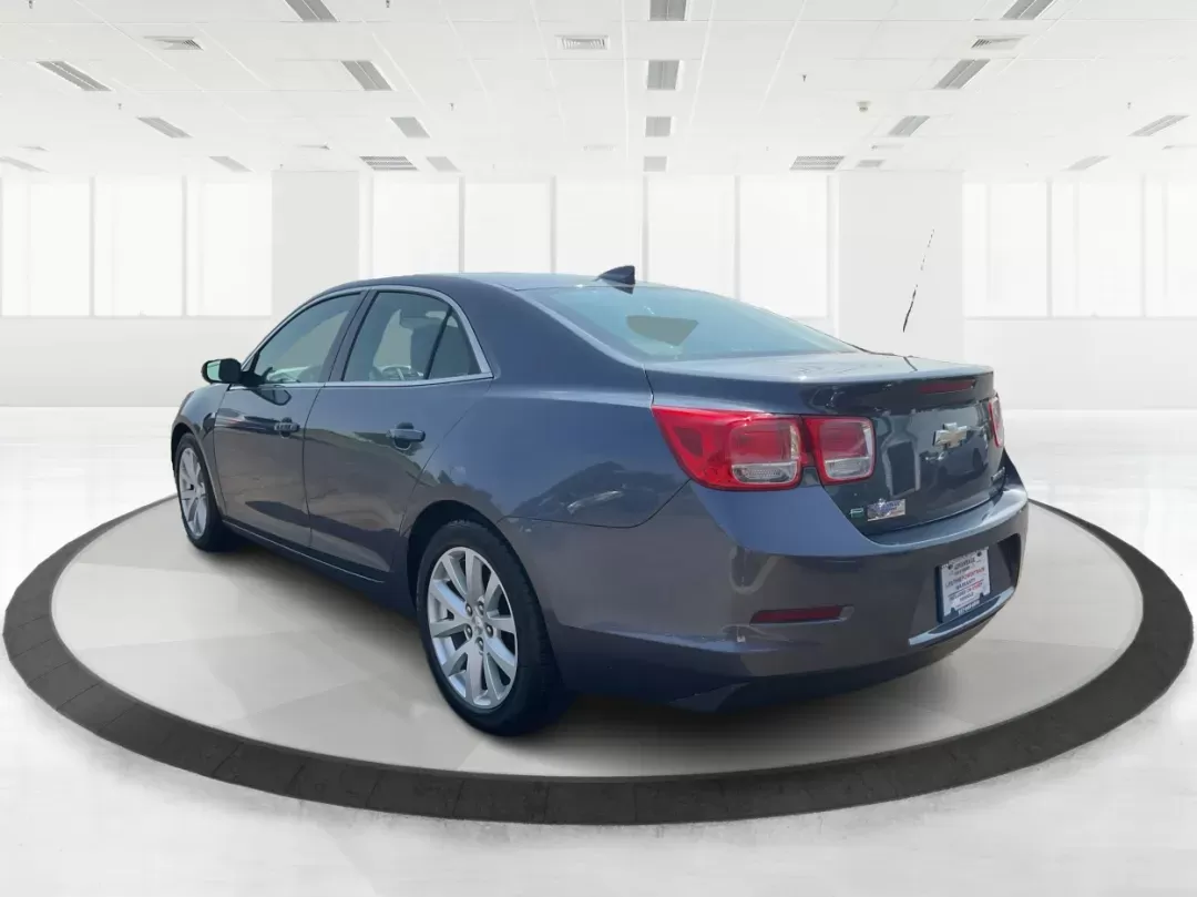 2015 Chevrolet Malibu 2LT (1G11D5SL8FF) with an ECOTEC 2.5L I-4 gasoline direct injection engine, located at 1230 East Main St, Xenia, OH, 45385, (937) 908-9800, 39.688026, -83.910172 - Photo#4