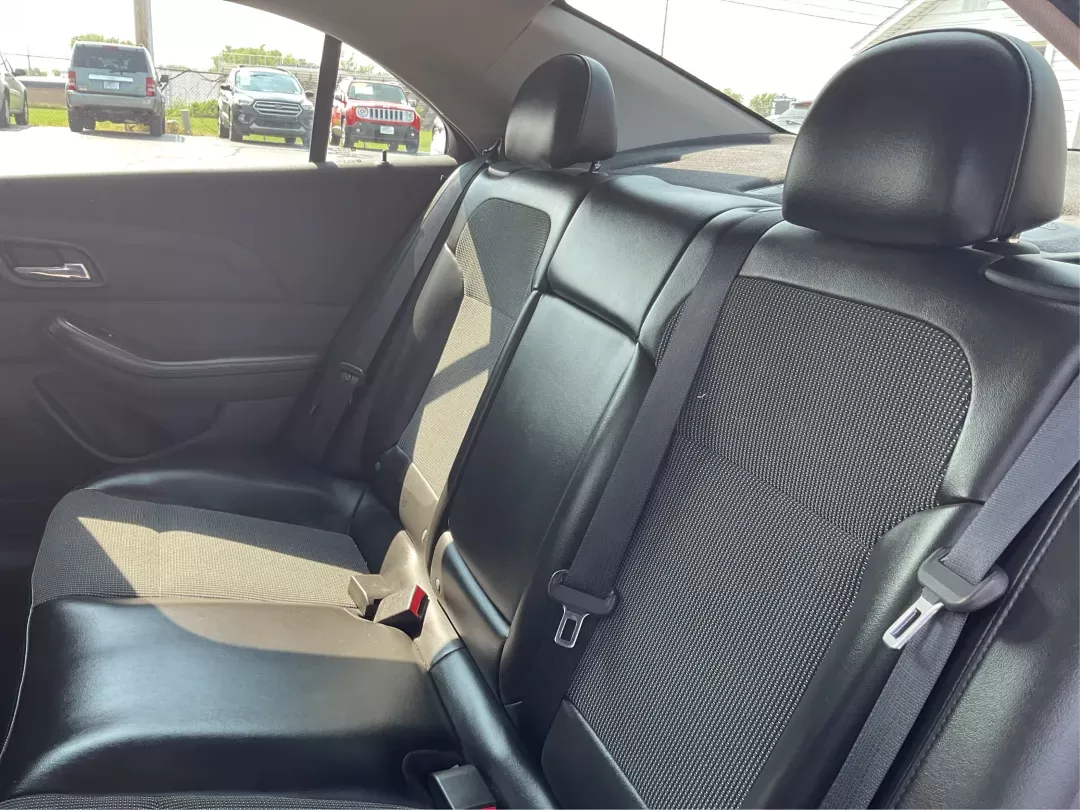 2015 Chevrolet Malibu 2LT (1G11D5SL8FF) with an ECOTEC 2.5L I-4 gasoline direct injection engine, located at 1230 East Main St, Xenia, OH, 45385, (937) 908-9800, 39.688026, -83.910172 - Photo#9
