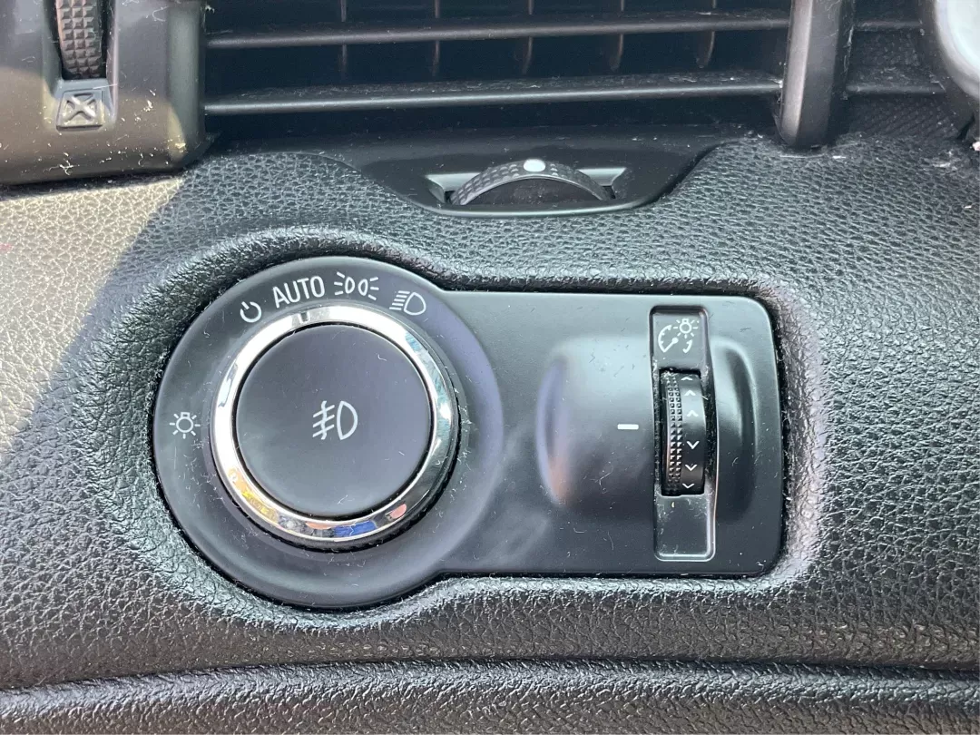 2015 Chevrolet Malibu 2LT (1G11D5SL8FF) with an ECOTEC 2.5L I-4 gasoline direct injection engine, located at 1230 East Main St, Xenia, OH, 45385, (937) 908-9800, 39.688026, -83.910172 - Photo#15