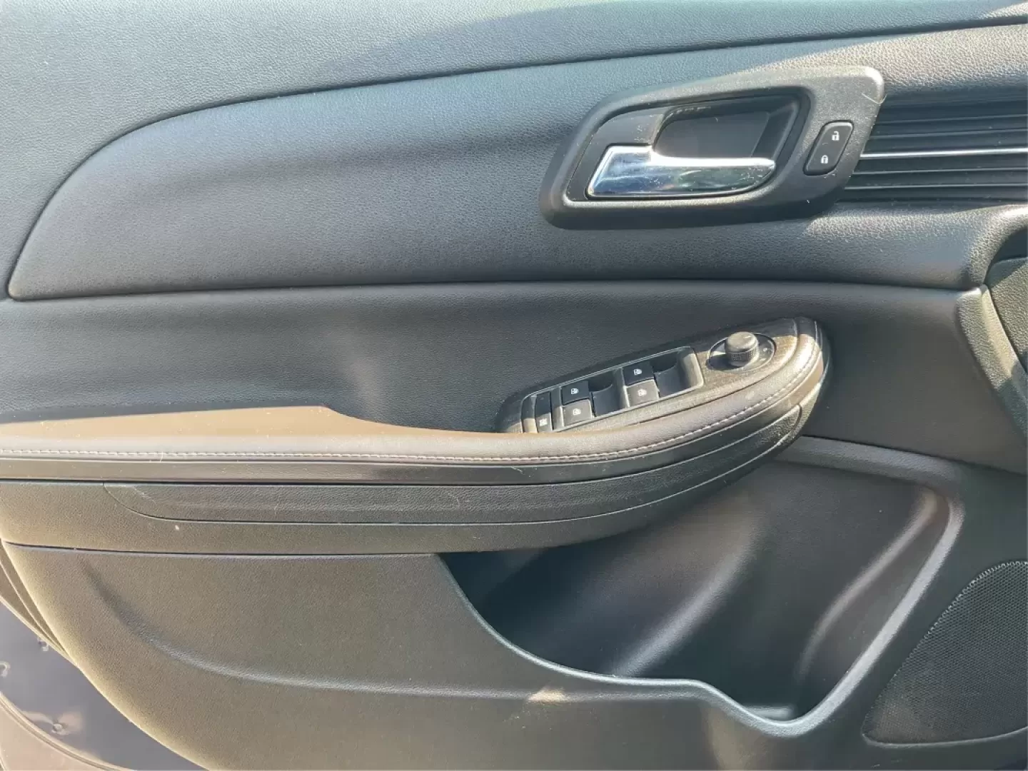 2015 Chevrolet Malibu 2LT (1G11D5SL8FF) with an ECOTEC 2.5L I-4 gasoline direct injection engine, located at 1230 East Main St, Xenia, OH, 45385, (937) 908-9800, 39.688026, -83.910172 - Photo#18