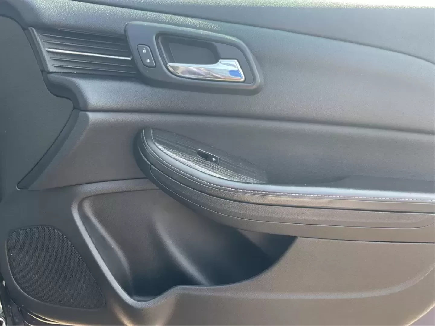 2015 Chevrolet Malibu 2LT (1G11D5SL8FF) with an ECOTEC 2.5L I-4 gasoline direct injection engine, located at 1230 East Main St, Xenia, OH, 45385, (937) 908-9800, 39.688026, -83.910172 - Photo#19