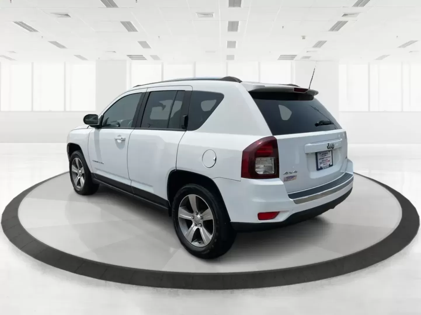 2016 Jeep Compass High Altitude Edition (1C4NJDEB9GD) with an 2.4L I-4 DOHC engine, located at 1230 East Main St, Xenia, OH, 45385, (937) 908-9800, 39.688026, -83.910172 - 2016 Jeep Compass High Altitude Edition - Photo#4