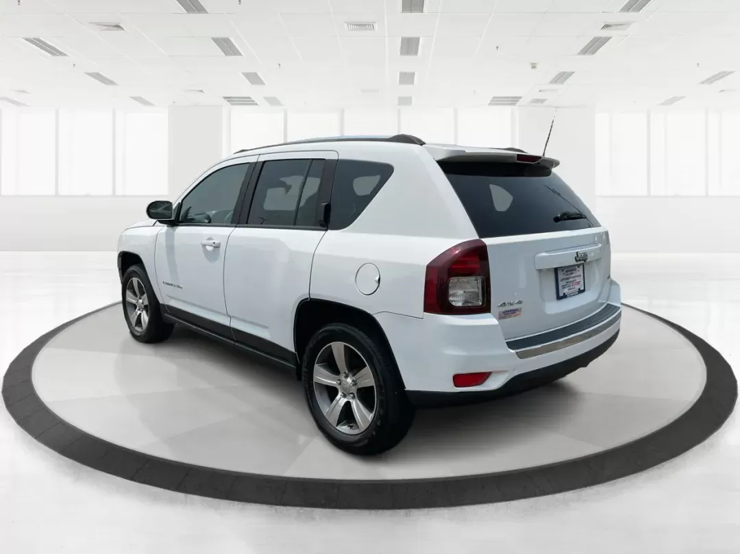 2016 Jeep Compass High Altitude Edition (1C4NJDEB9GD) with an 2.4L I-4 DOHC engine, located at 1230 East Main St, Xenia, OH, 45385, (937) 908-9800, 39.688026, -83.910172 - Photo#4