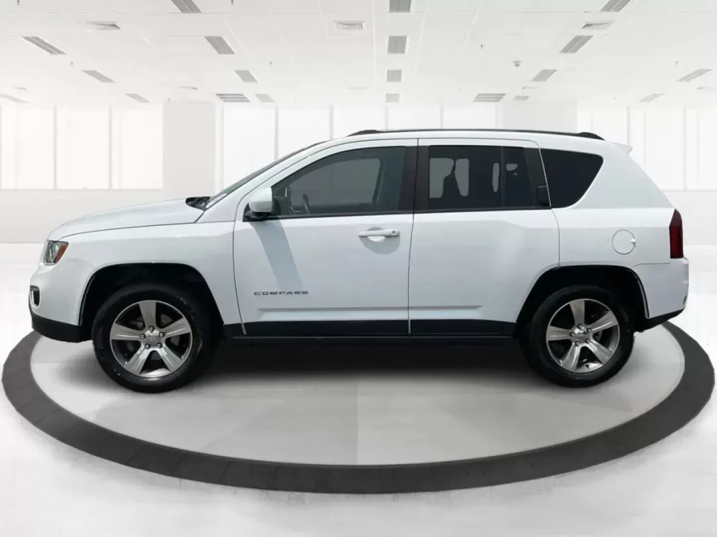 2016 Jeep Compass High Altitude Edition (1C4NJDEB9GD) with an 2.4L I-4 DOHC engine, located at 1230 East Main St, Xenia, OH, 45385, (937) 908-9800, 39.688026, -83.910172 - 2016 Jeep Compass High Altitude Edition - Photo#5