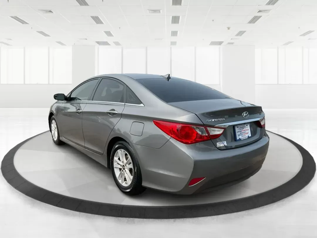 2014 Hyundai Sonata GLS (5NPEB4AC8EH) with an 2.4L I-4 gasoline direct injection engine, located at 401 Woodman Dr, Riverside, OH, 45431, (937) 908-9800, 39.760899, -84.123421 - Photo#4