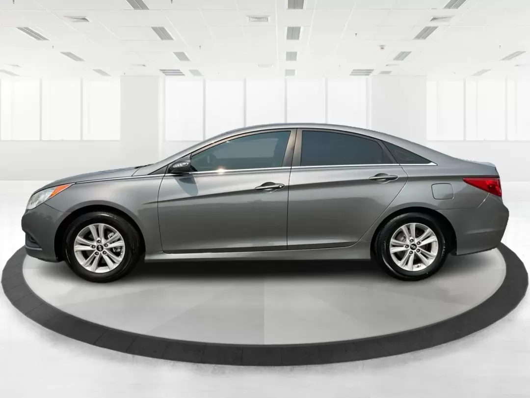 2014 Hyundai Sonata GLS (5NPEB4AC8EH) with an 2.4L I-4 gasoline direct injection engine, located at 401 Woodman Dr, Riverside, OH, 45431, (937) 908-9800, 39.760899, -84.123421 - Photo#5