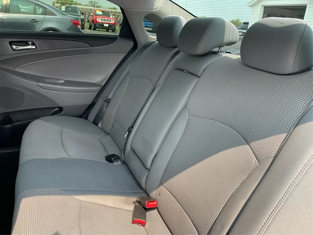2014 Hyundai Sonata GLS (5NPEB4AC8EH) with an 2.4L I-4 gasoline direct injection engine, located at 401 Woodman Dr, Riverside, OH, 45431, (937) 908-9800, 39.760899, -84.123421 - Photo#9