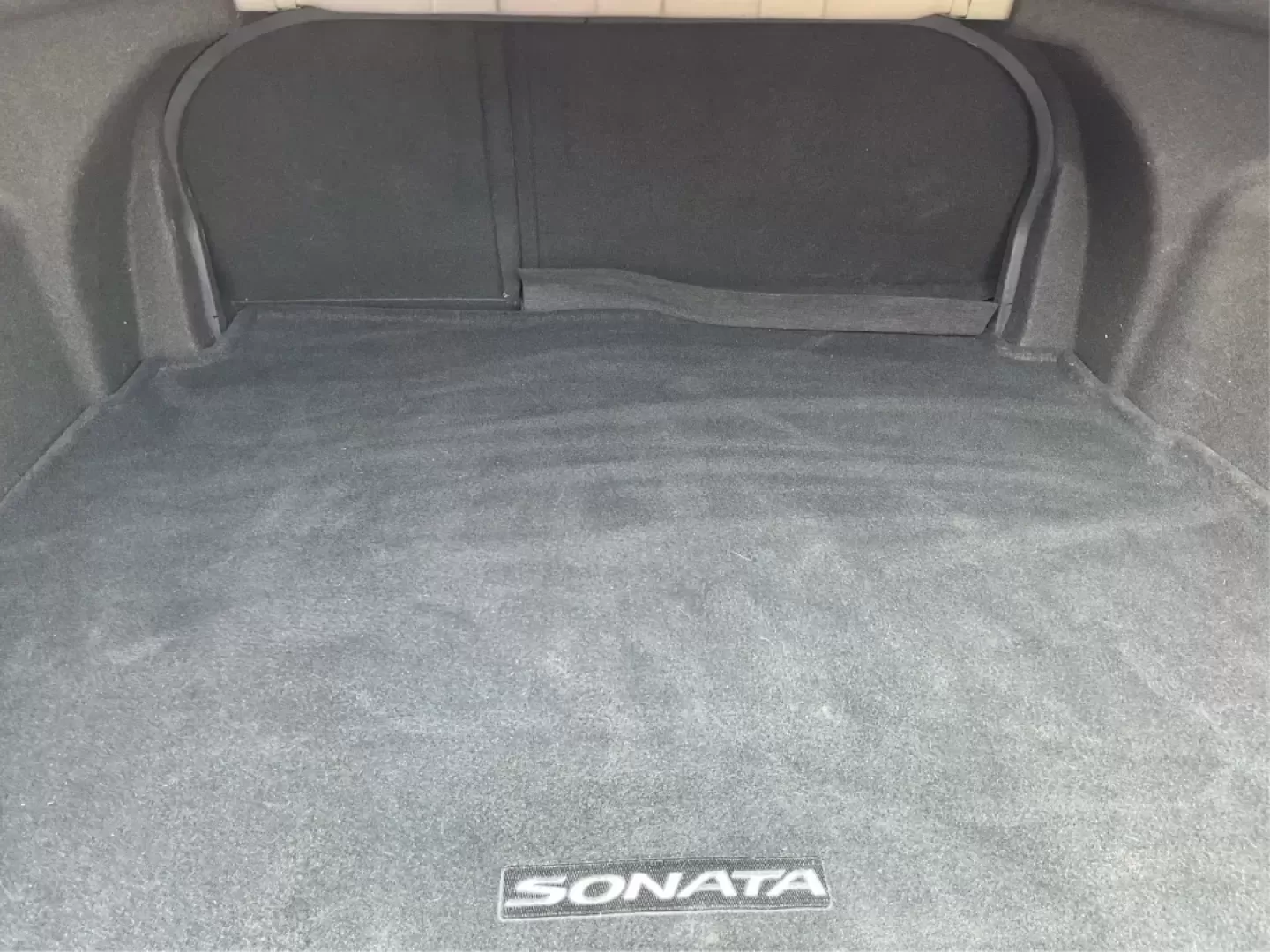 2014 Hyundai Sonata GLS (5NPEB4AC8EH) with an 2.4L I-4 gasoline direct injection engine, located at 401 Woodman Dr, Riverside, OH, 45431, (937) 908-9800, 39.760899, -84.123421 - Photo#11