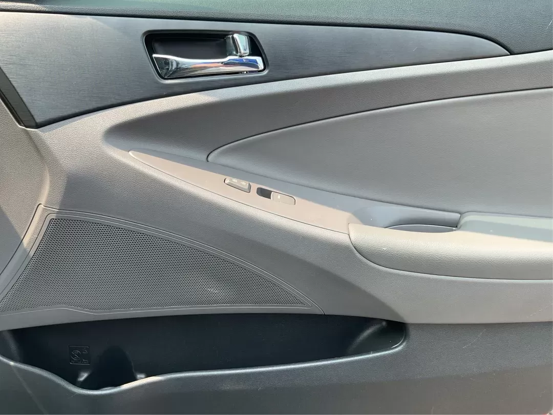 2014 Hyundai Sonata GLS (5NPEB4AC8EH) with an 2.4L I-4 gasoline direct injection engine, located at 401 Woodman Dr, Riverside, OH, 45431, (937) 908-9800, 39.760899, -84.123421 - Photo#18