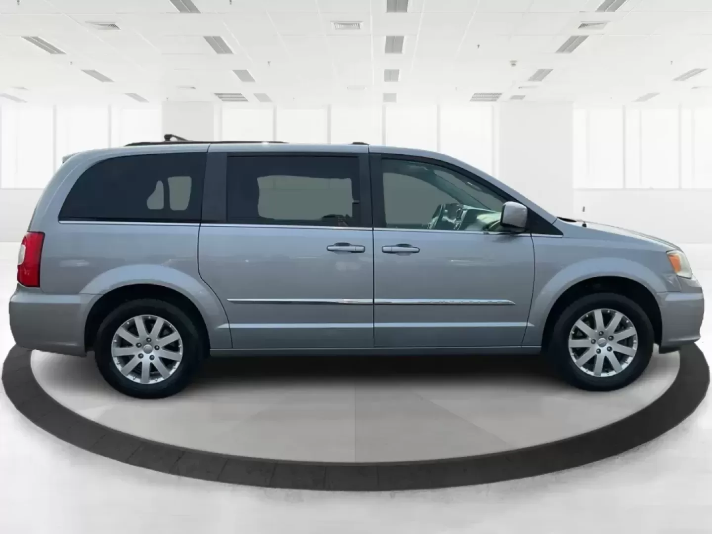 2014 Chrysler Town and Country Touring (2C4RC1BG3ER) with an 3.6L V6 DOHC 24V engine, 6-Speed Automatic transmission, located at 8750 N County Rd 25A, Piqua, OH, 45356, (937) 908-9800, 40.164391, -84.232513 - Photo#1