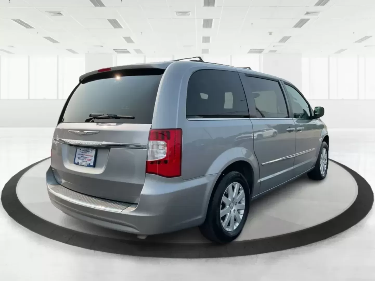 2014 Chrysler Town and Country Touring (2C4RC1BG3ER) with an 3.6L V6 DOHC 24V engine, 6-Speed Automatic transmission, located at 8750 N County Rd 25A, Piqua, OH, 45356, (937) 908-9800, 40.164391, -84.232513 - Photo#2