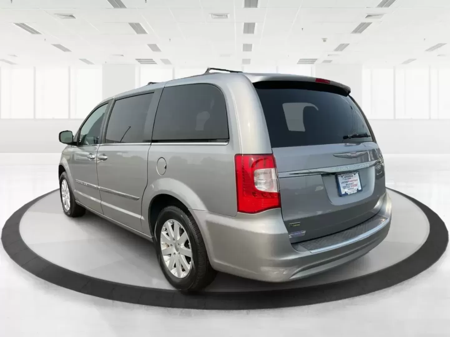 2014 Chrysler Town and Country Touring (2C4RC1BG3ER) with an 3.6L V6 DOHC 24V engine, 6-Speed Automatic transmission, located at 8750 N County Rd 25A, Piqua, OH, 45356, (937) 908-9800, 40.164391, -84.232513 - Photo#4