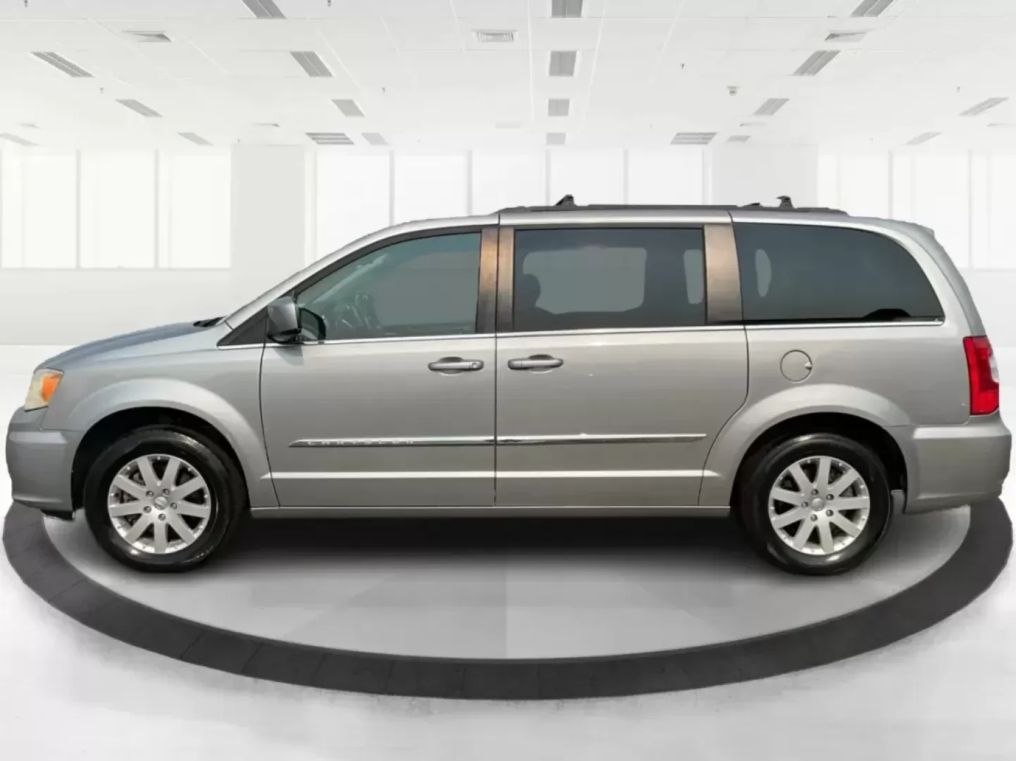 2014 Chrysler Town and Country Touring (2C4RC1BG3ER) with an 3.6L V6 DOHC 24V engine, 6-Speed Automatic transmission, located at 8750 N County Rd 25A, Piqua, OH, 45356, (937) 908-9800, 40.164391, -84.232513 - Photo#5