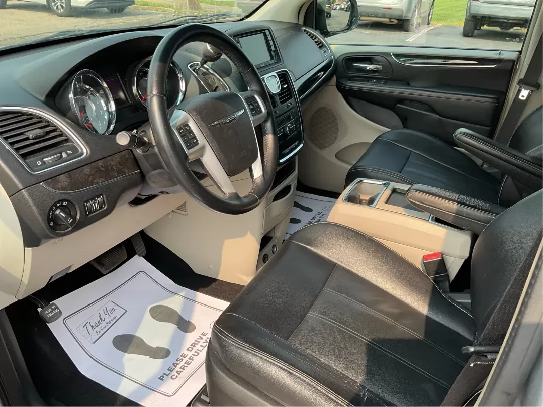 2014 Chrysler Town and Country Touring (2C4RC1BG3ER) with an 3.6L V6 DOHC 24V engine, 6-Speed Automatic transmission, located at 8750 N County Rd 25A, Piqua, OH, 45356, (937) 908-9800, 40.164391, -84.232513 - 2014 Chrysler Town and Country Touring - Photo#8