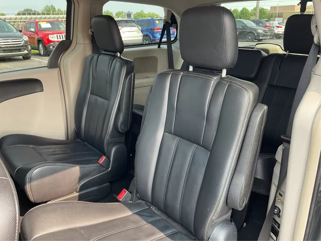2014 Chrysler Town and Country Touring (2C4RC1BG3ER) with an 3.6L V6 DOHC 24V engine, 6-Speed Automatic transmission, located at 8750 N County Rd 25A, Piqua, OH, 45356, (937) 908-9800, 40.164391, -84.232513 - 2014 Chrysler Town and Country Touring - Photo#9