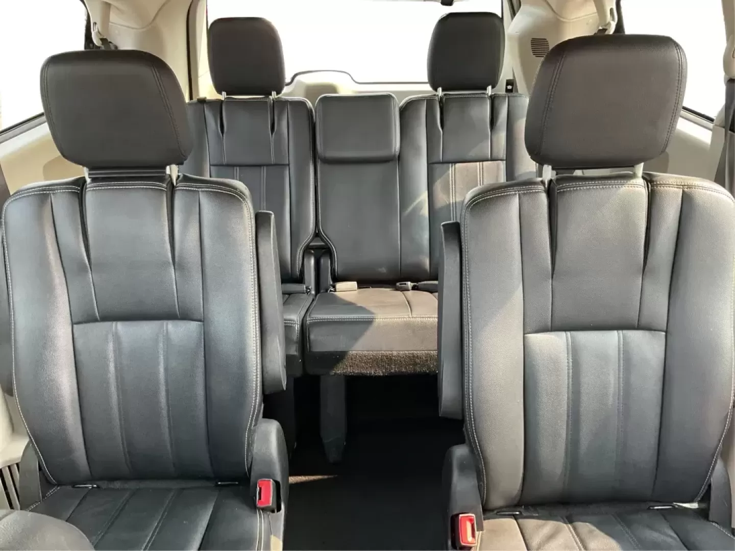 2014 Chrysler Town and Country Touring (2C4RC1BG3ER) with an 3.6L V6 DOHC 24V engine, 6-Speed Automatic transmission, located at 8750 N County Rd 25A, Piqua, OH, 45356, (937) 908-9800, 40.164391, -84.232513 - Photo#13