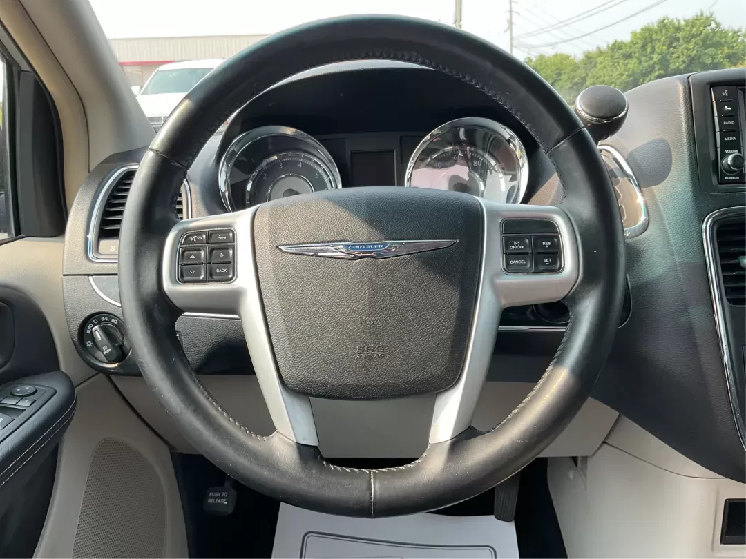2014 Chrysler Town and Country Touring (2C4RC1BG3ER) with an 3.6L V6 DOHC 24V engine, 6-Speed Automatic transmission, located at 8750 N County Rd 25A, Piqua, OH, 45356, (937) 908-9800, 40.164391, -84.232513 - 2014 Chrysler Town and Country Touring - Photo#15