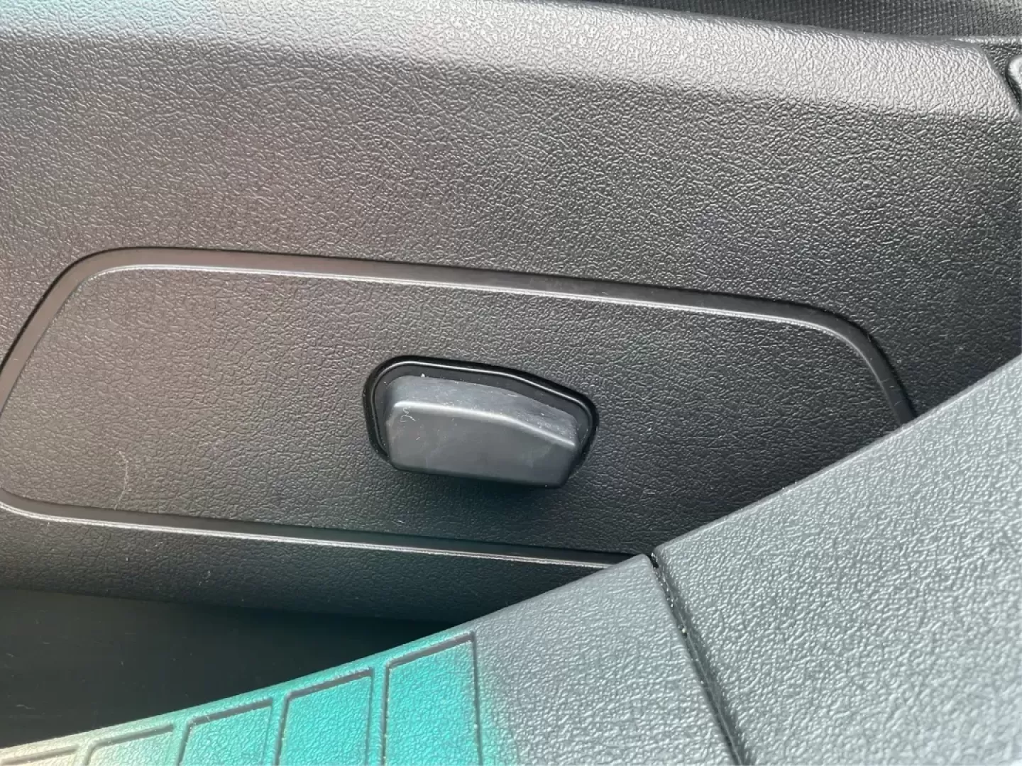 2016 Jeep Compass High Altitude Edition (1C4NJDEB2GD) with an 2.4L I-4 DOHC engine, located at 880 E. National Road, Vandalia, OH, 45377, (937) 908-9800, 39.891918, -84.183594 - Photo#16
