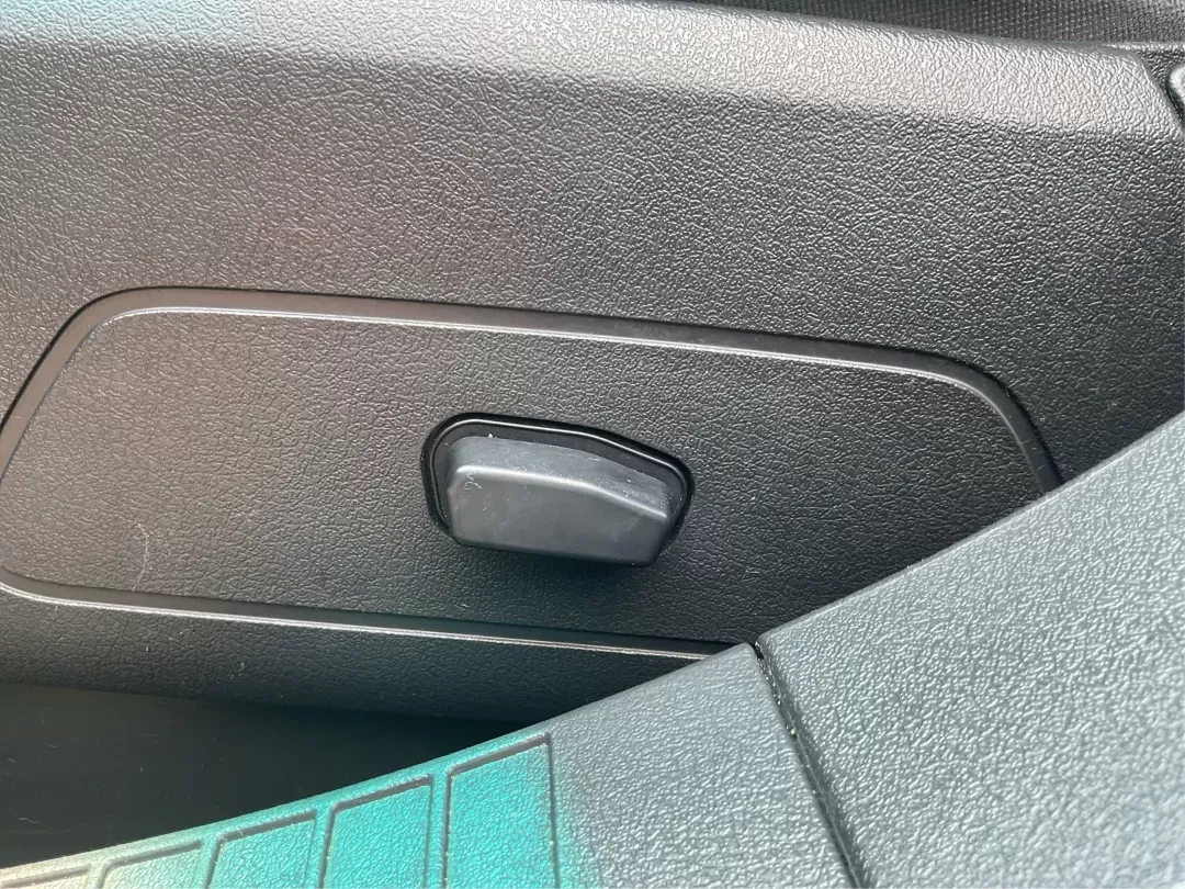 2016 Jeep Compass High Altitude Edition (1C4NJDEB2GD) with an 2.4L I-4 DOHC engine, located at 880 E. National Road, Vandalia, OH, 45377, (937) 908-9800, 39.891918, -84.183594 - Photo#15