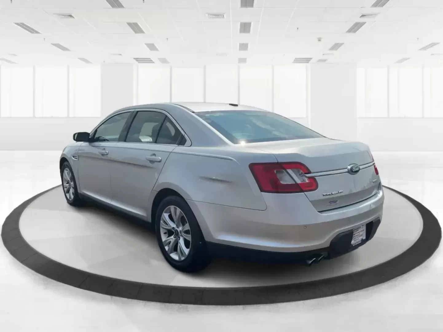 2011 Ford Taurus SEL (1FAHP2EW4BG) with an Duratec 3.5L V-6 DOHC engine, located at 401 Woodman Dr, Riverside, OH, 45431, (937) 908-9800, 39.760899, -84.123421 - 2011 Ford Taurus SEL - Photo#4