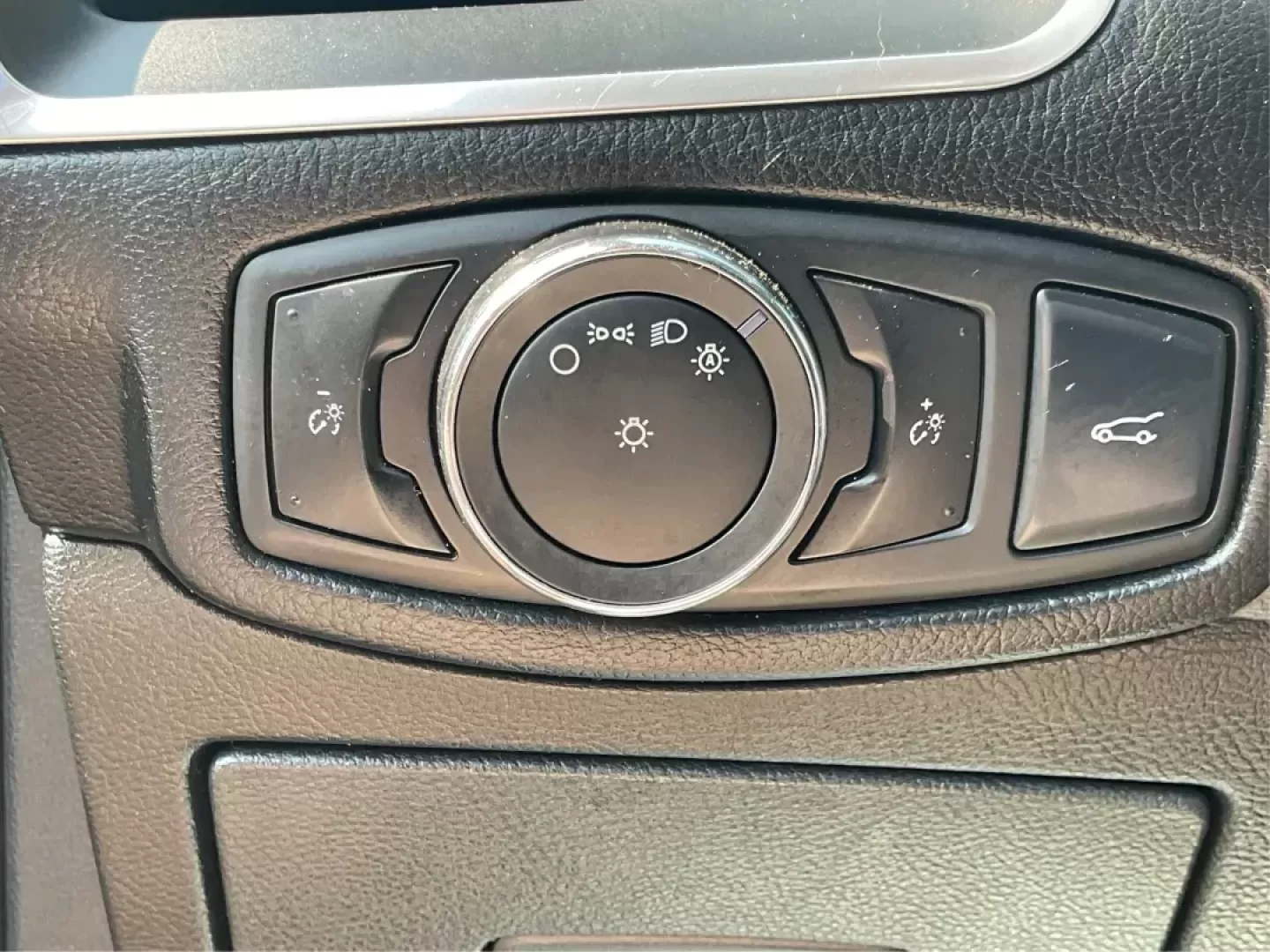 2015 Ford Edge Titanium (2FMPK4K82FB) with an Other engine, located at 4508 South Dixie Dr, Moraine, OH, 45439, (937) 908-9800, 39.689976, -84.218452 - 2015 Ford Edge Titanium - Photo#16