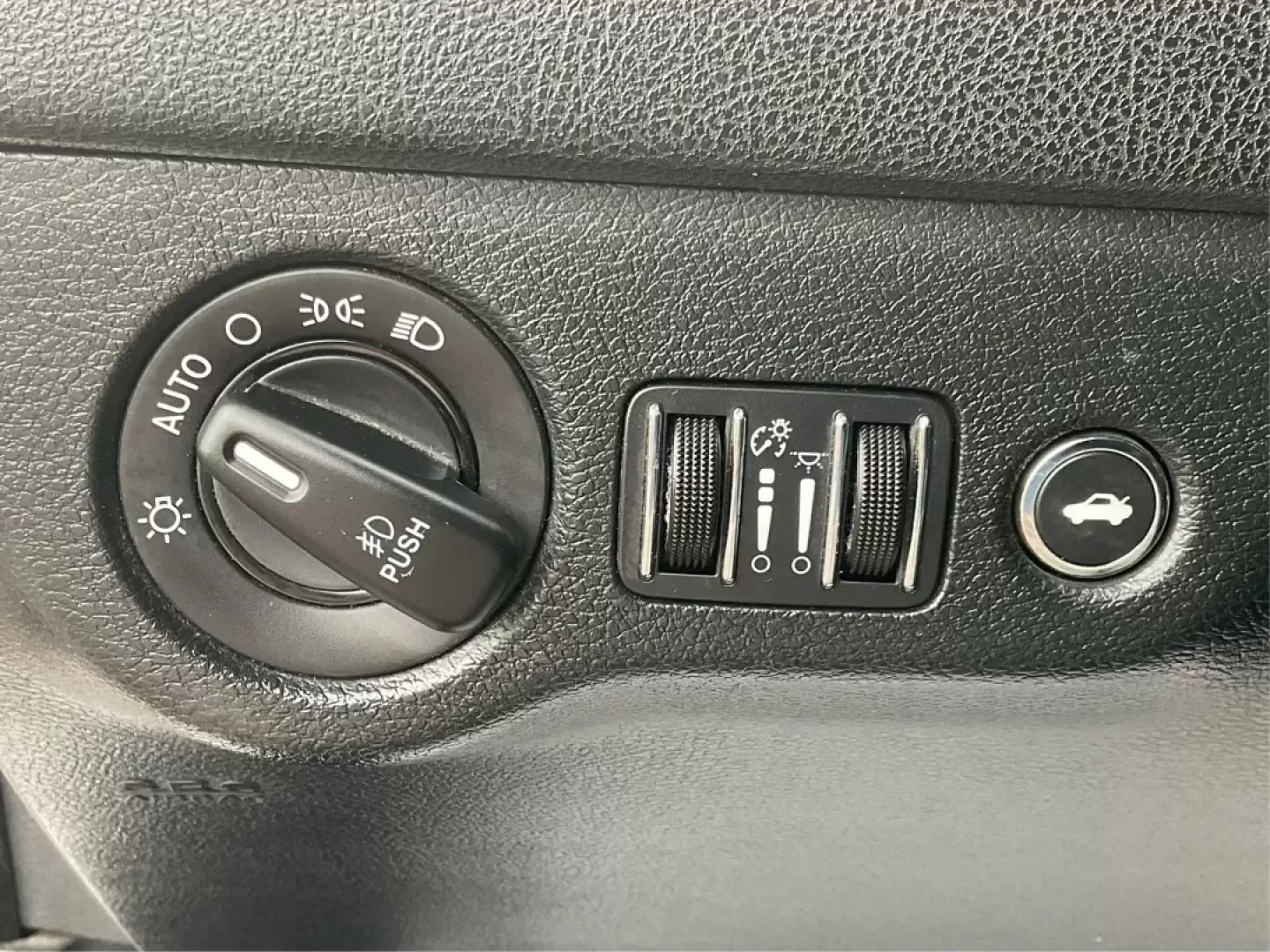 2014 Chrysler 300 Base (2C3CCARG4EH) with an Other engine, located at 1099 N County Rd 25A, Troy, OH, 45373, (937) 908-9800, 40.057079, -84.212883 - Photo#16