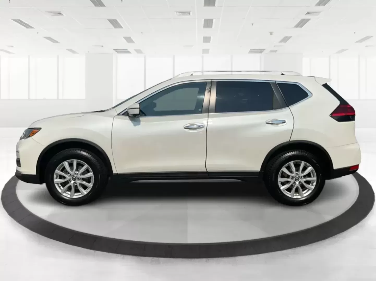 2017 Nissan Rogue SV (5N1AT2MV3HC) with an 2.5L I-4 DOHC engine, located at 1099 N County Rd 25A, Troy, OH, 45373, (937) 908-9800, 40.057079, -84.212883 - Photo#5