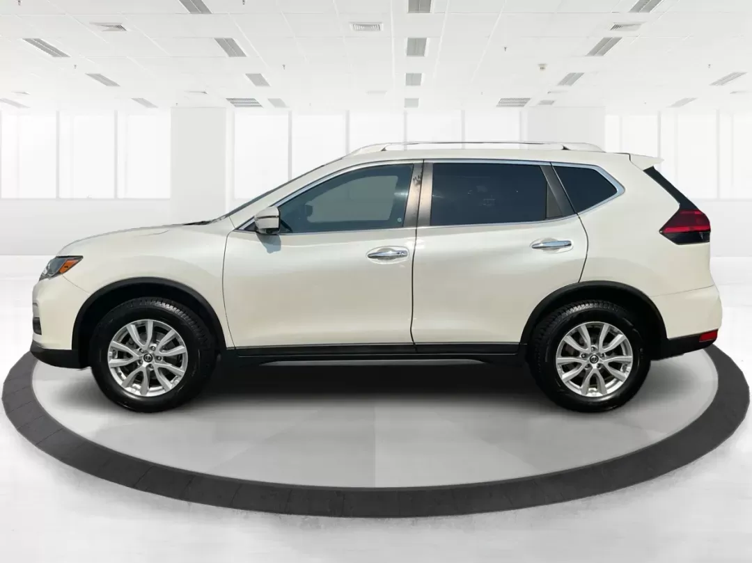 2017 Nissan Rogue SV (5N1AT2MV3HC) with an 2.5L I-4 DOHC engine, located at 1099 N County Rd 25A , Troy, OH, 45373, (937) 908-9800, 40.057079, -84.212883 - Photo#5