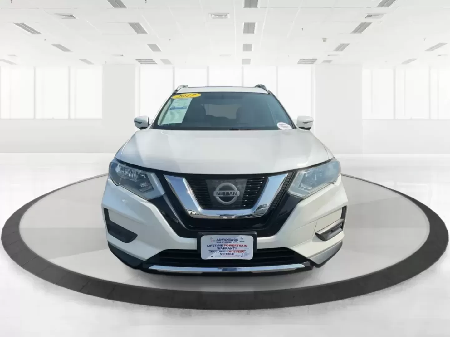 2017 Nissan Rogue SV (5N1AT2MV3HC) with an 2.5L I-4 DOHC engine, located at 1099 N County Rd 25A, Troy, OH, 45373, (937) 908-9800, 40.057079, -84.212883 - Photo#6