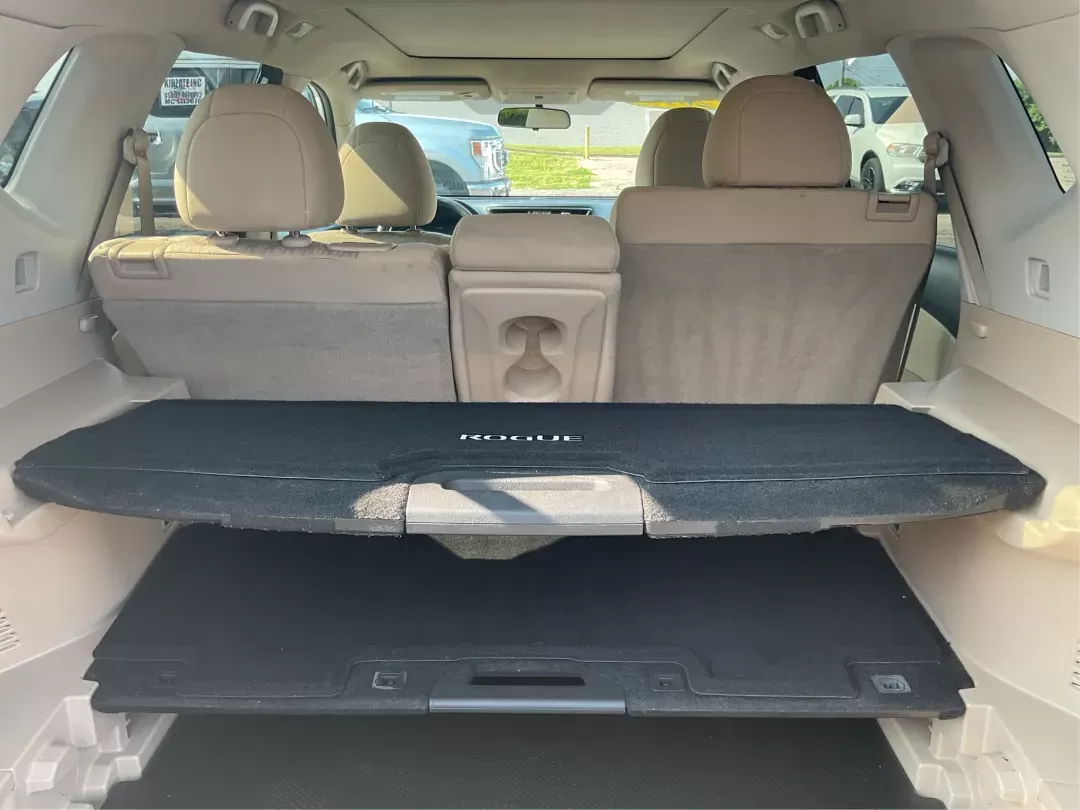 2017 Nissan Rogue SV (5N1AT2MV3HC) with an 2.5L I-4 DOHC engine, located at 1099 N County Rd 25A , Troy, OH, 45373, (937) 908-9800, 40.057079, -84.212883 - Photo#10