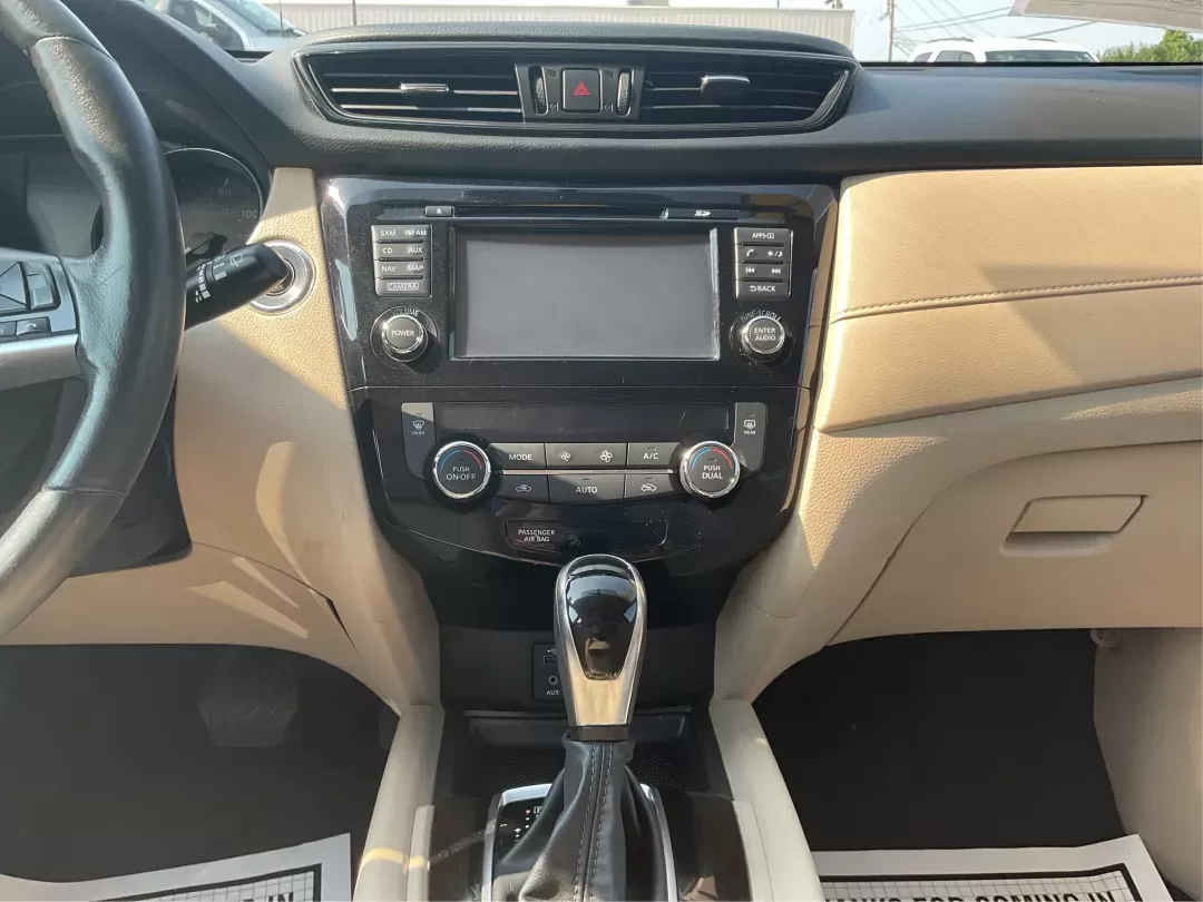 2017 Nissan Rogue SV (5N1AT2MV3HC) with an 2.5L I-4 DOHC engine, located at 1099 N County Rd 25A , Troy, OH, 45373, (937) 908-9800, 40.057079, -84.212883 - Photo#11