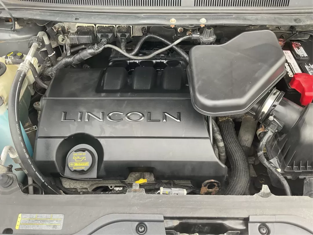 2010 Lincoln MKX AWD (2LMDJ8JC8AB) with an Other engine, located at 8750 N County Rd 25A, Piqua, OH, 45356, (937) 908-9800, 40.164391, -84.232513 - 2010 Lincoln MKX AWD - Photo#10