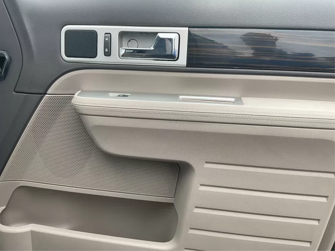 2010 Lincoln MKX AWD (2LMDJ8JC8AB) with an Other engine, located at 8750 N County Rd 25A, Piqua, OH, 45356, (937) 908-9800, 40.164391, -84.232513 - 2010 Lincoln MKX AWD - Photo#19