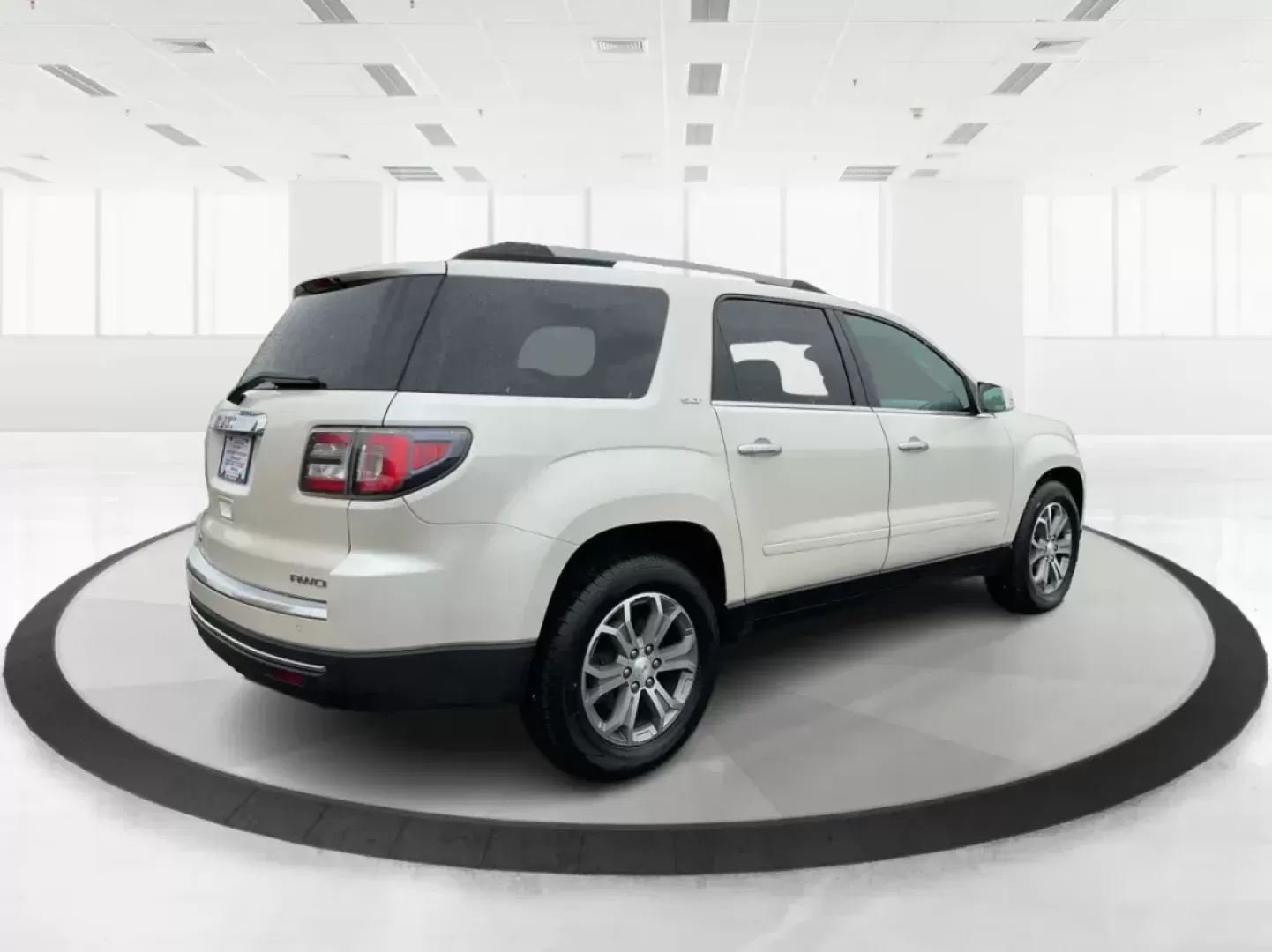 2015 GMC Acadia SLT-1 (1GKKVRKD8FJ) with an 3.6L V-6 gasoline direct injection engine, located at 1184 Kauffman Ave, Fairborn, OH, 45324, (937) 908-9800, 39.807072, -84.030914 - Third Row - Photo#2
