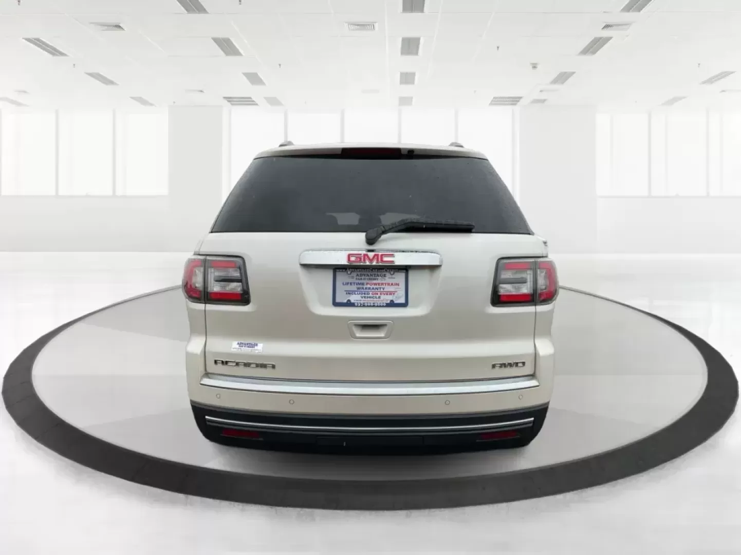 2015 GMC Acadia SLT-1 (1GKKVRKD8FJ) with an 3.6L V-6 gasoline direct injection engine, located at 1184 Kauffman Ave, Fairborn, OH, 45324, (937) 908-9800, 39.807072, -84.030914 - Third Row - Photo#3