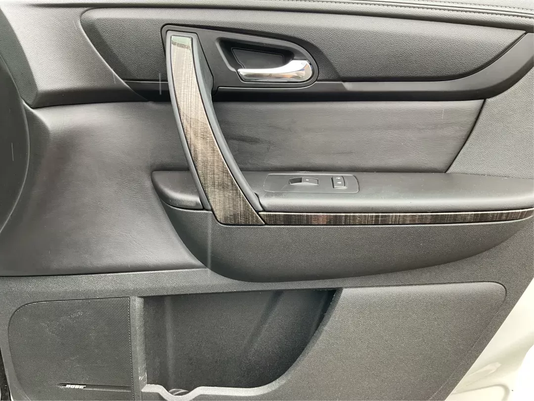2015 GMC Acadia SLT-1 (1GKKVRKD8FJ) with an 3.6L V-6 gasoline direct injection engine, located at 1184 Kauffman Ave, Fairborn, OH, 45324, (937) 908-9800, 39.807072, -84.030914 - Photo#19