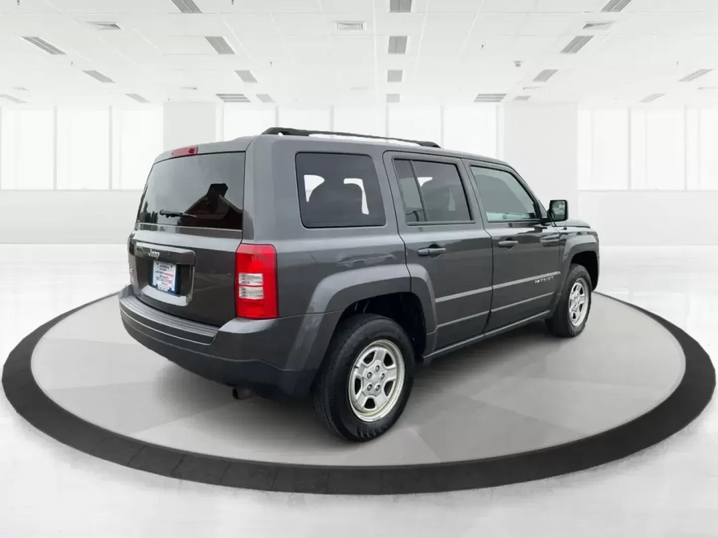 2016 Jeep Patriot Sport (1C4NJRBB1GD) with an 2.4L I-4 DOHC engine, located at 1230 East Main St, Xenia, OH, 45385, (937) 908-9800, 39.688026, -83.910172 - 2016 Jeep Patriot Sport - Photo#2