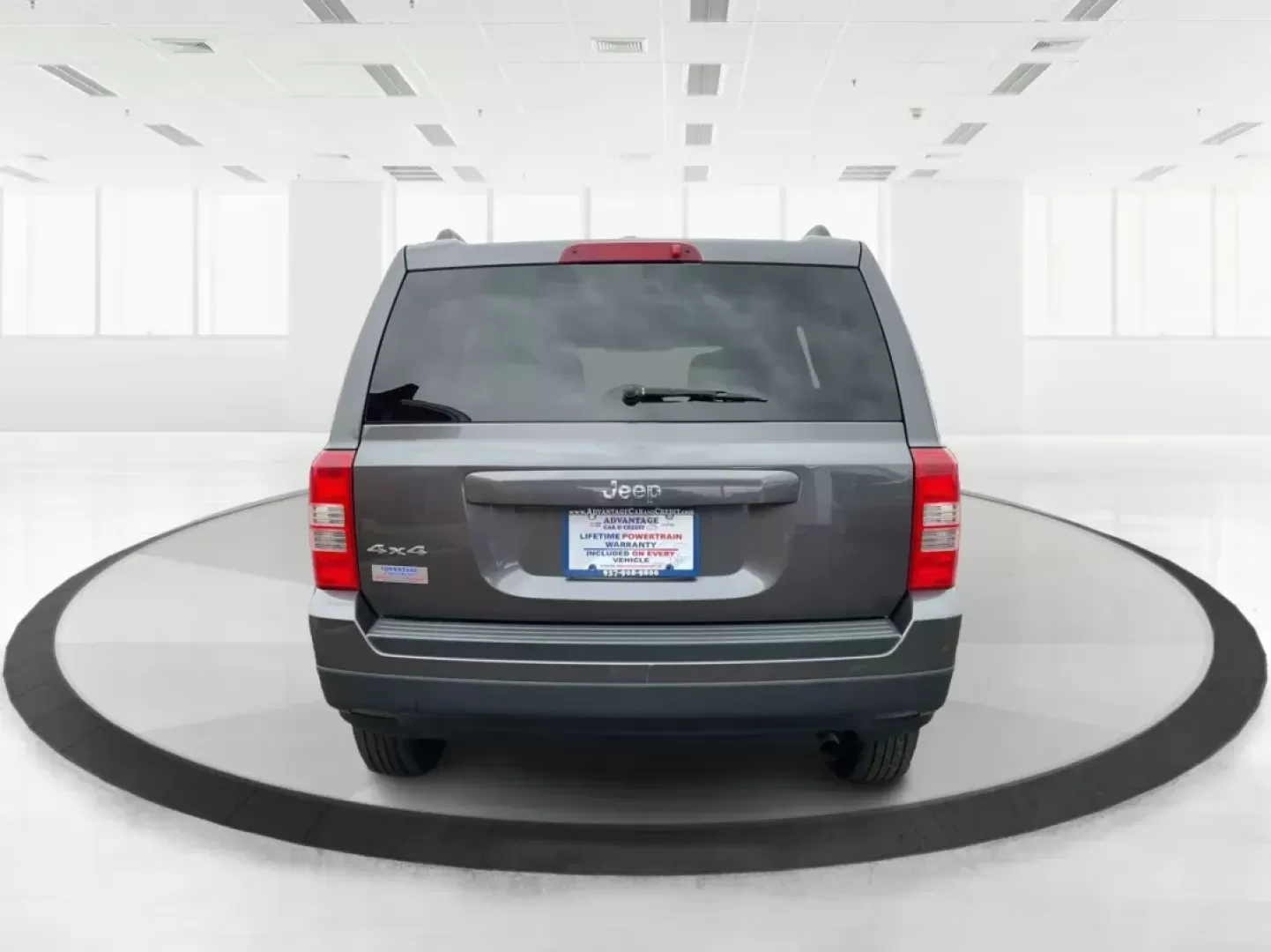 2016 Jeep Patriot Sport (1C4NJRBB1GD) with an 2.4L I-4 DOHC engine, located at 1230 East Main St, Xenia, OH, 45385, (937) 908-9800, 39.688026, -83.910172 - 2016 Jeep Patriot Sport - Photo#3
